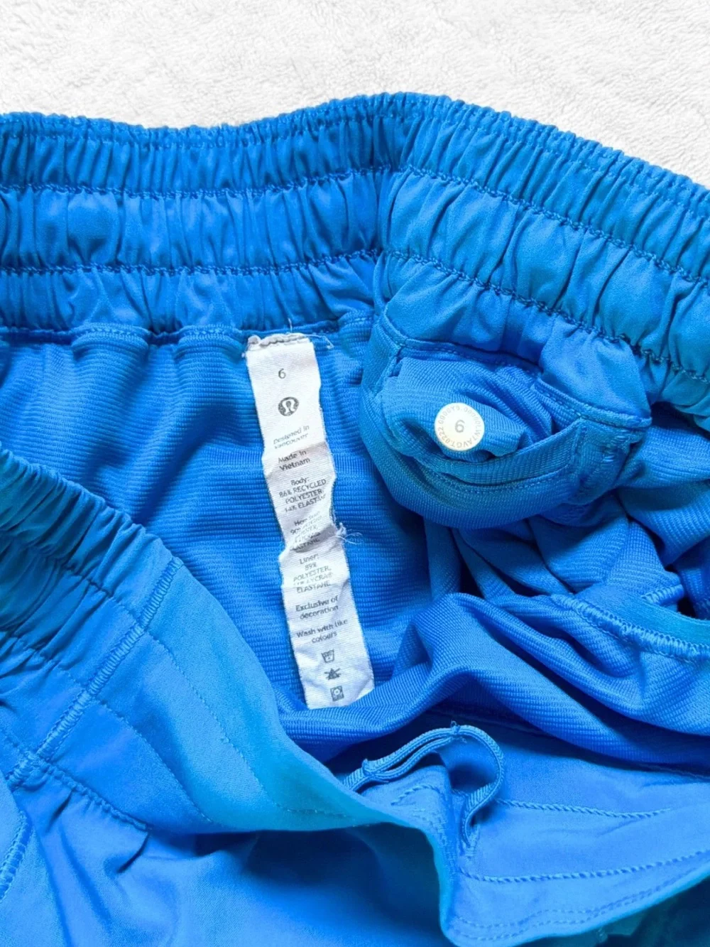 Lululemon Hotty Hot Low-Rise Short 4” – Poolside – Size 6